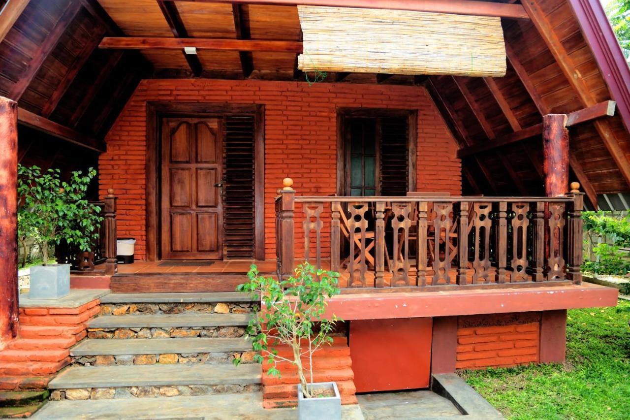 D Family Resort Anuradhapura Exteriör bild