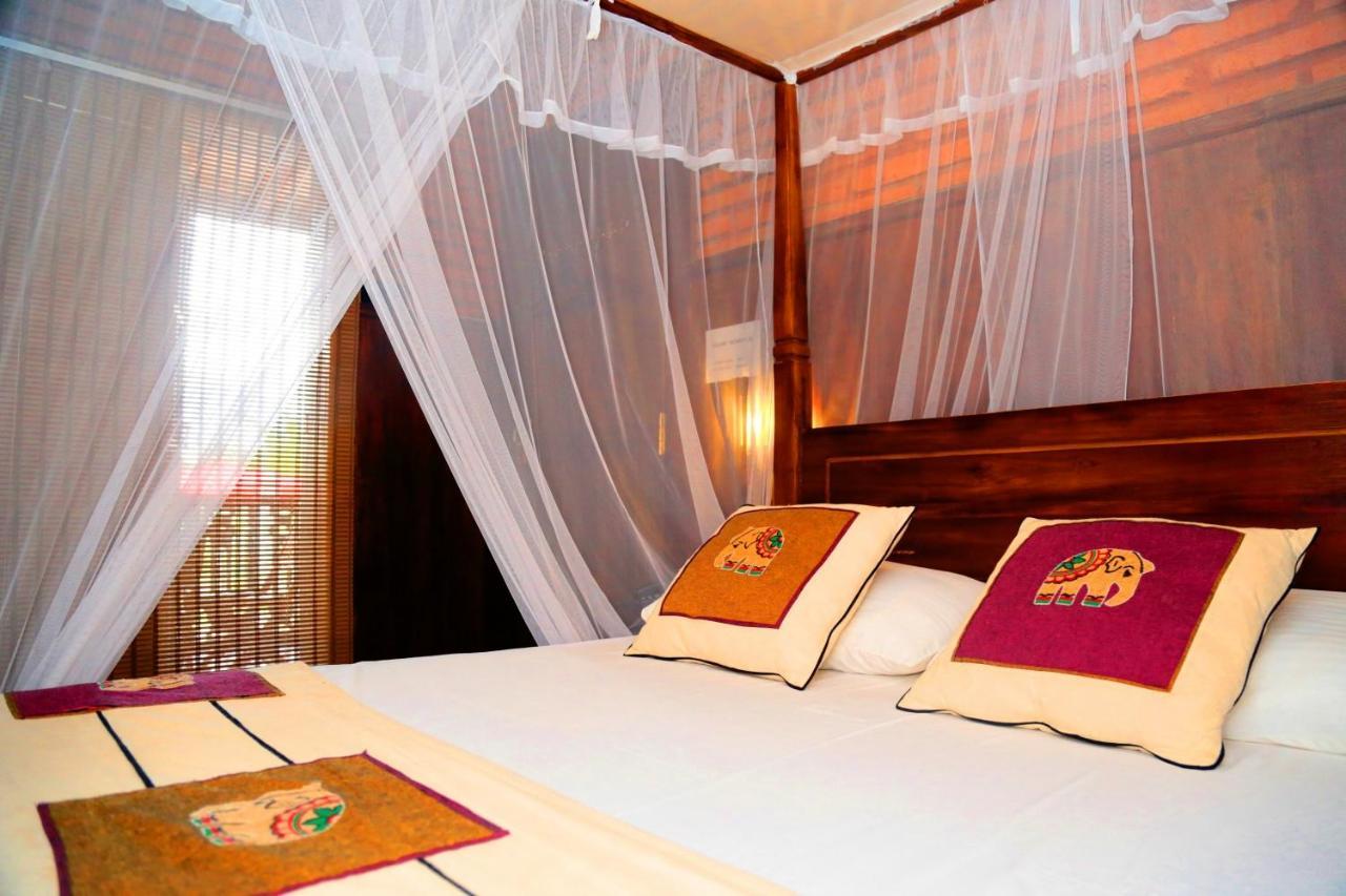 D Family Resort Anuradhapura Exteriör bild